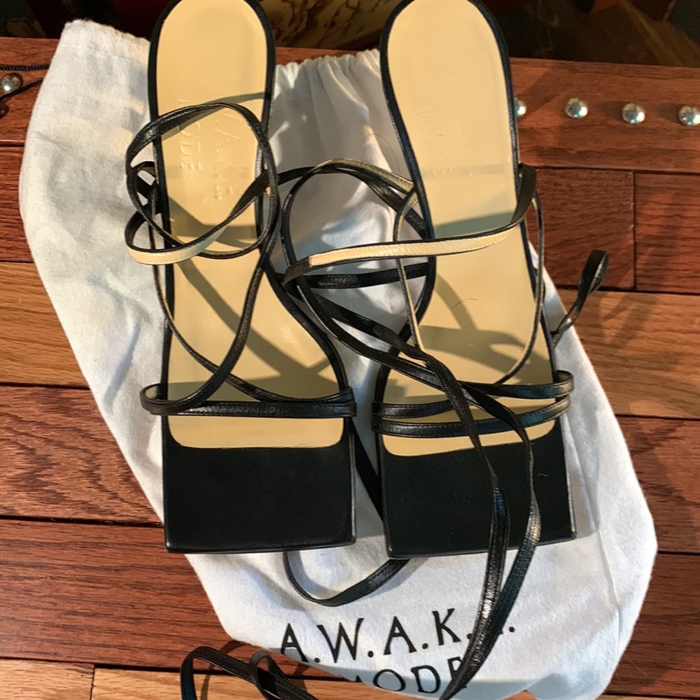 Awake mode shoes - Picture 3 of 3